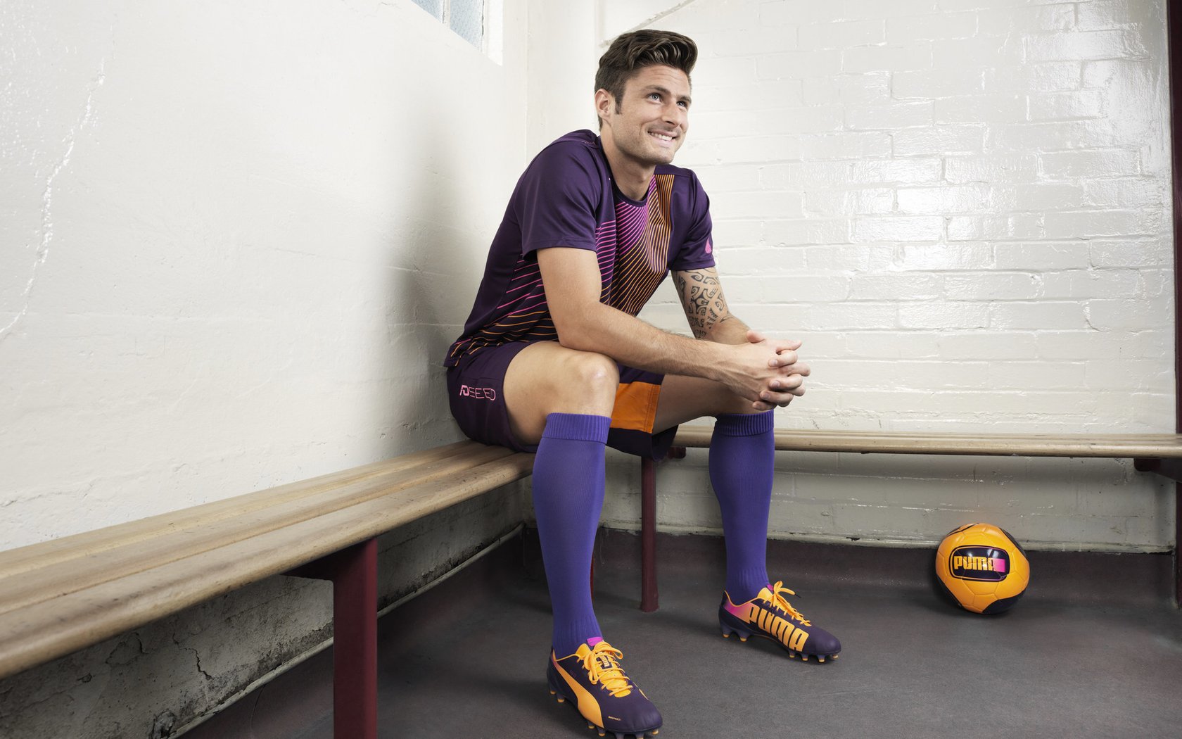 爱游戏体育在线app-意甲豪门拼搏，球员表现催人奋进，精彩瞬间不断，意甲有几个豪门