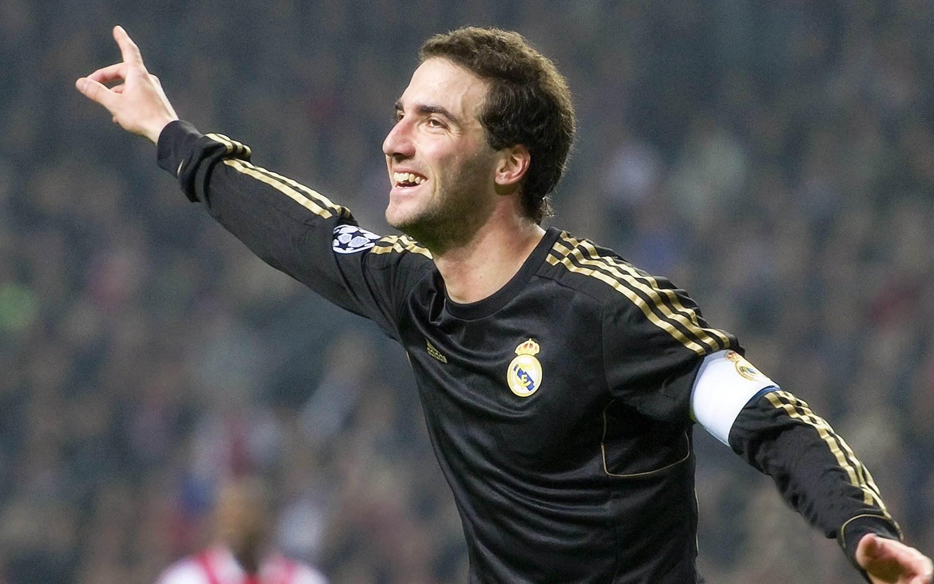 爱游戏官方网站-皇马再胜亚特兰大，问鼎欧洲超级杯，欧洲超级联赛皇马