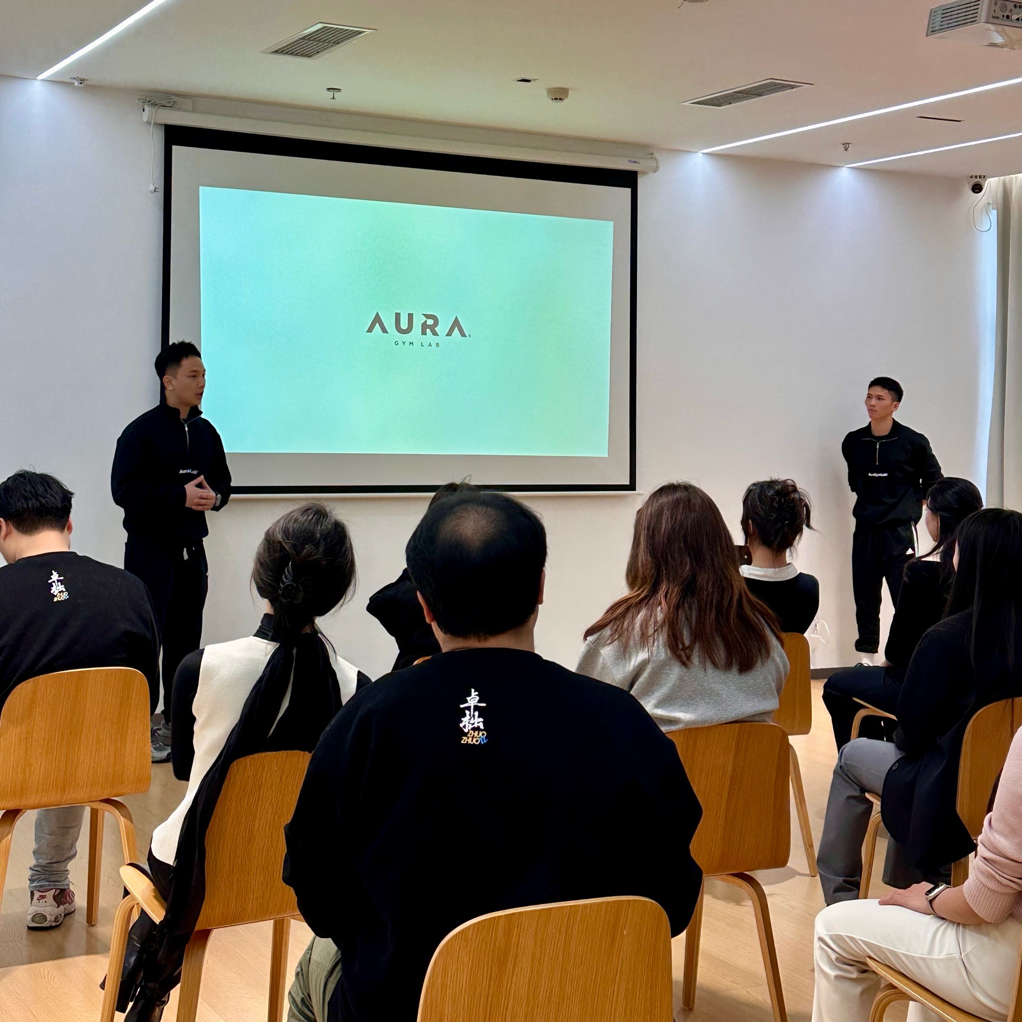 关于爱游戏:办公室运动，缓解工作疲劳的信息