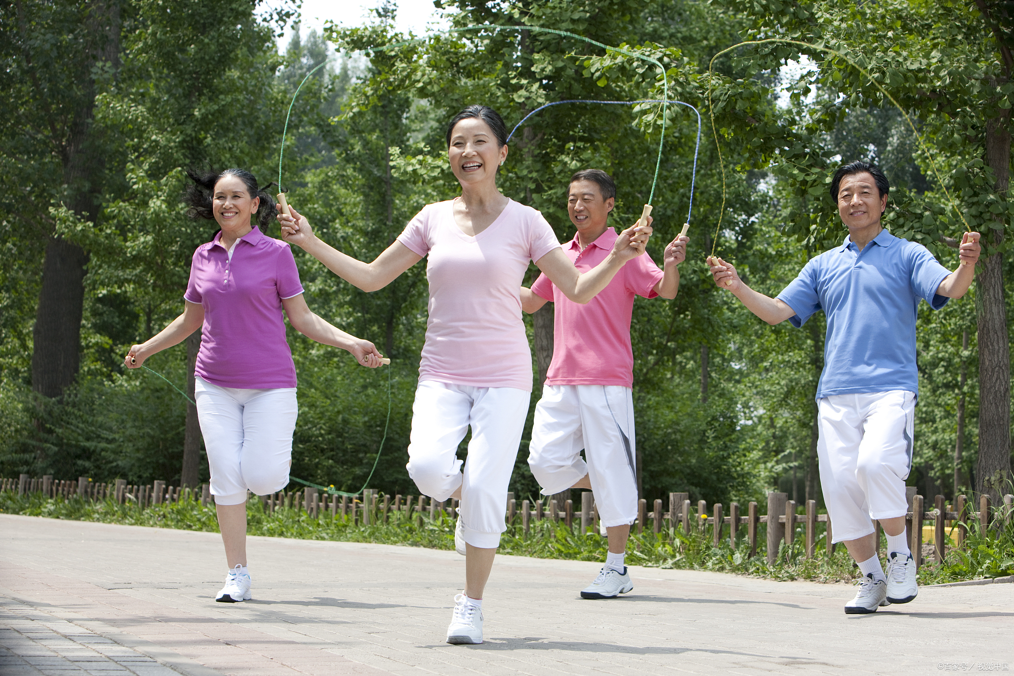 爱游戏:老年人体育锻炼，延缓衰老